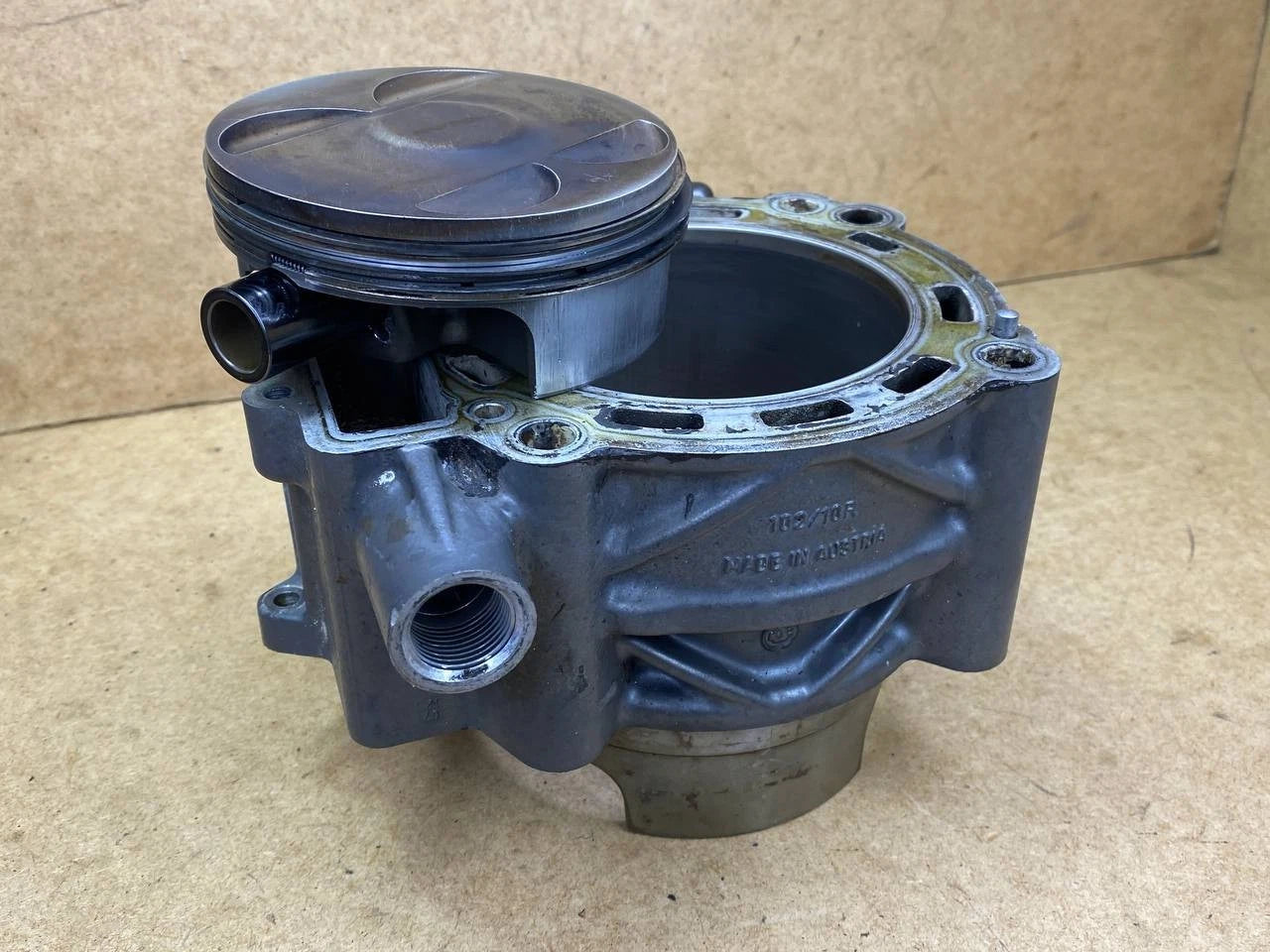 KTM 690 duke smc enduro 2010-2018 piston cylinder engine 75330038100 75330038000