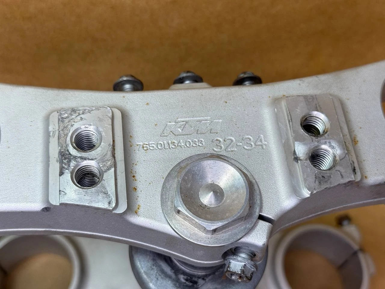 KTM 690 SMC R Enduro Triple Clamp 32-34 Offset 2008-2018 76501131033 76501134033