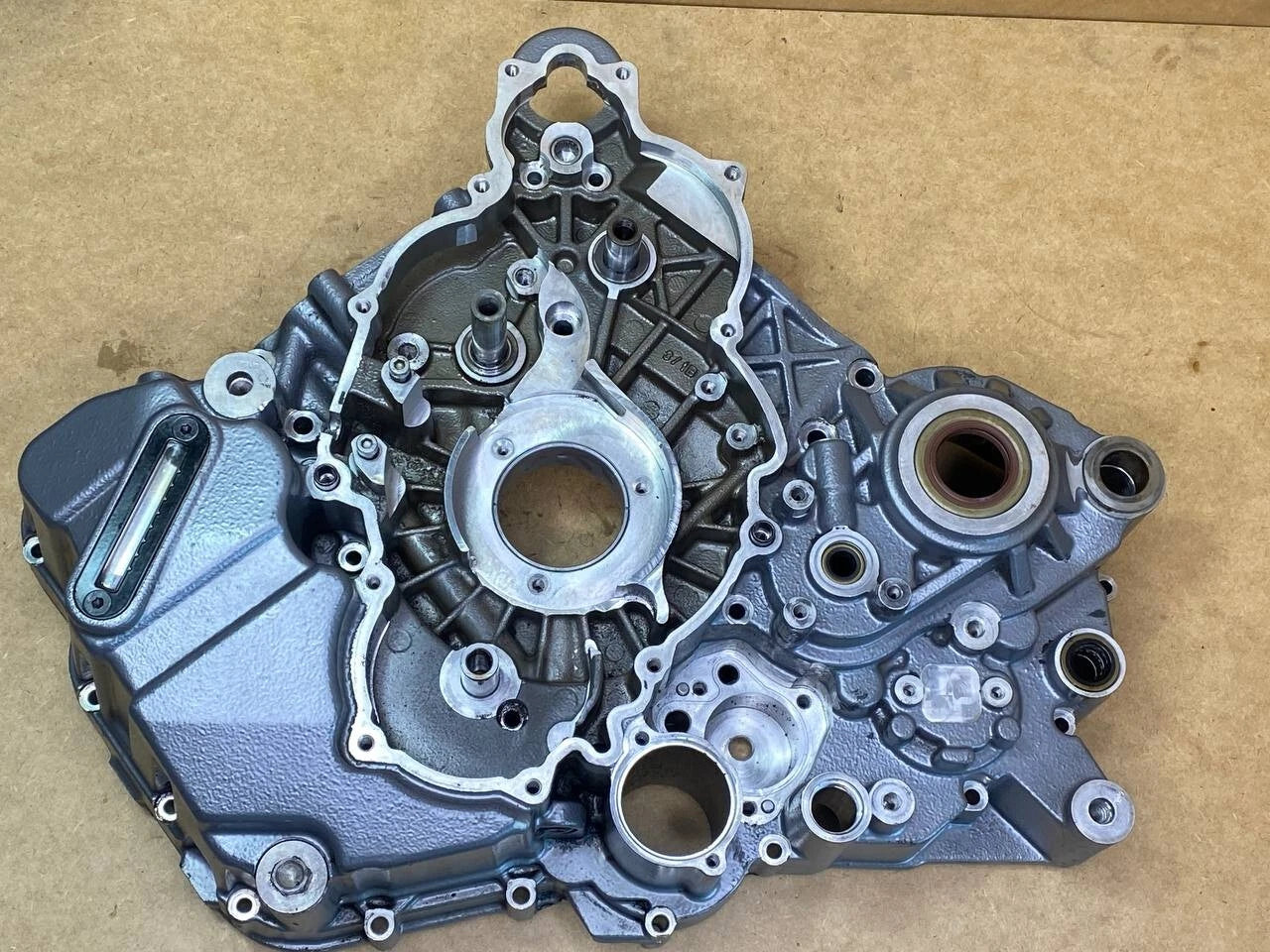 ktm 1290 super duke R 2017-2019 engine crank case casing left 6163000004424