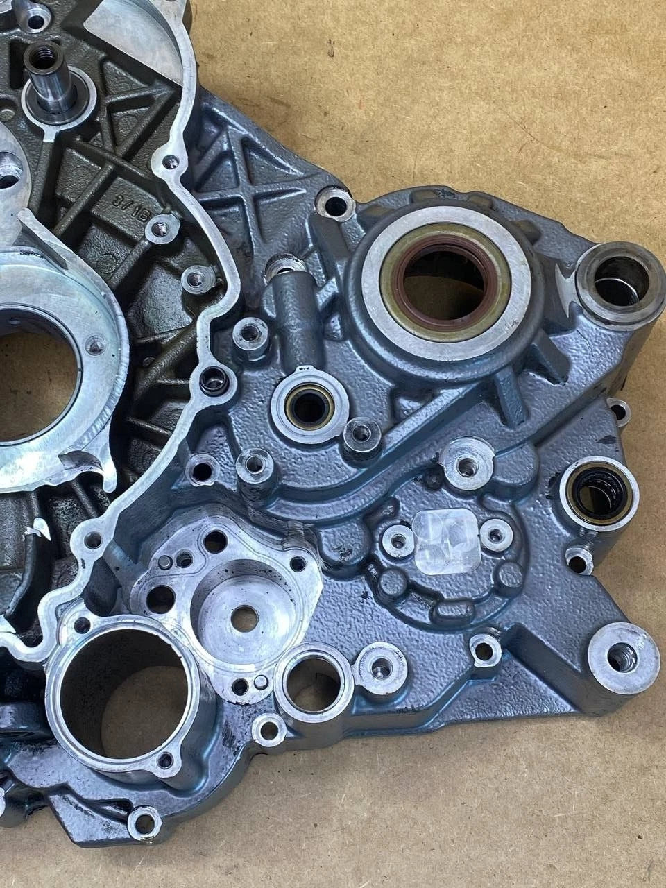 ktm 1290 super duke R 2017-2019 engine crank case casing left 6163000004424