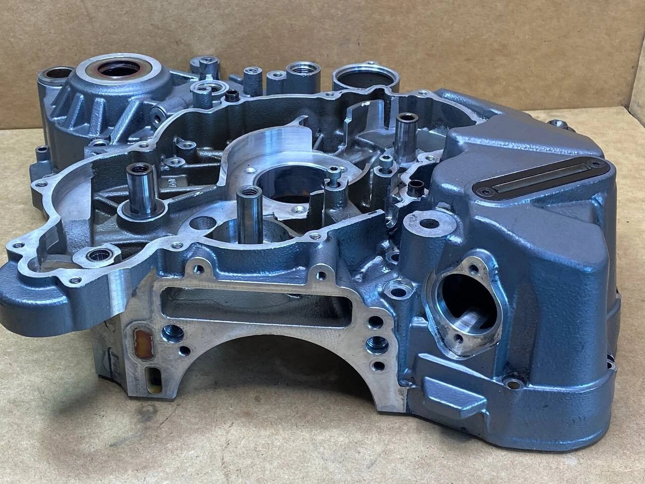 ktm 1290 super duke R 2017-2019 engine crank case casing left 6163000004424