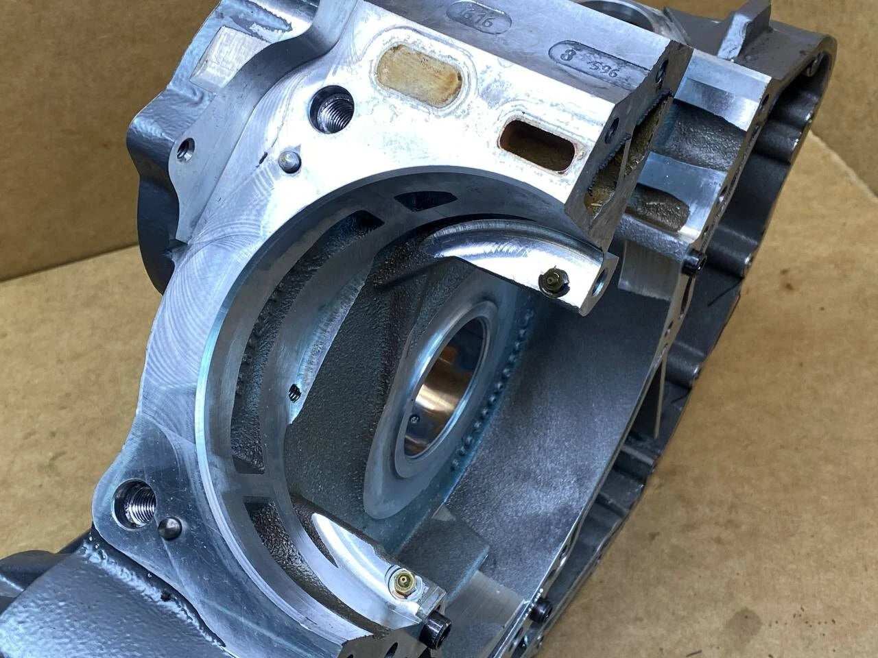 ktm 1290 super duke R 2017-2019 engine crank case casing left 6163000004424