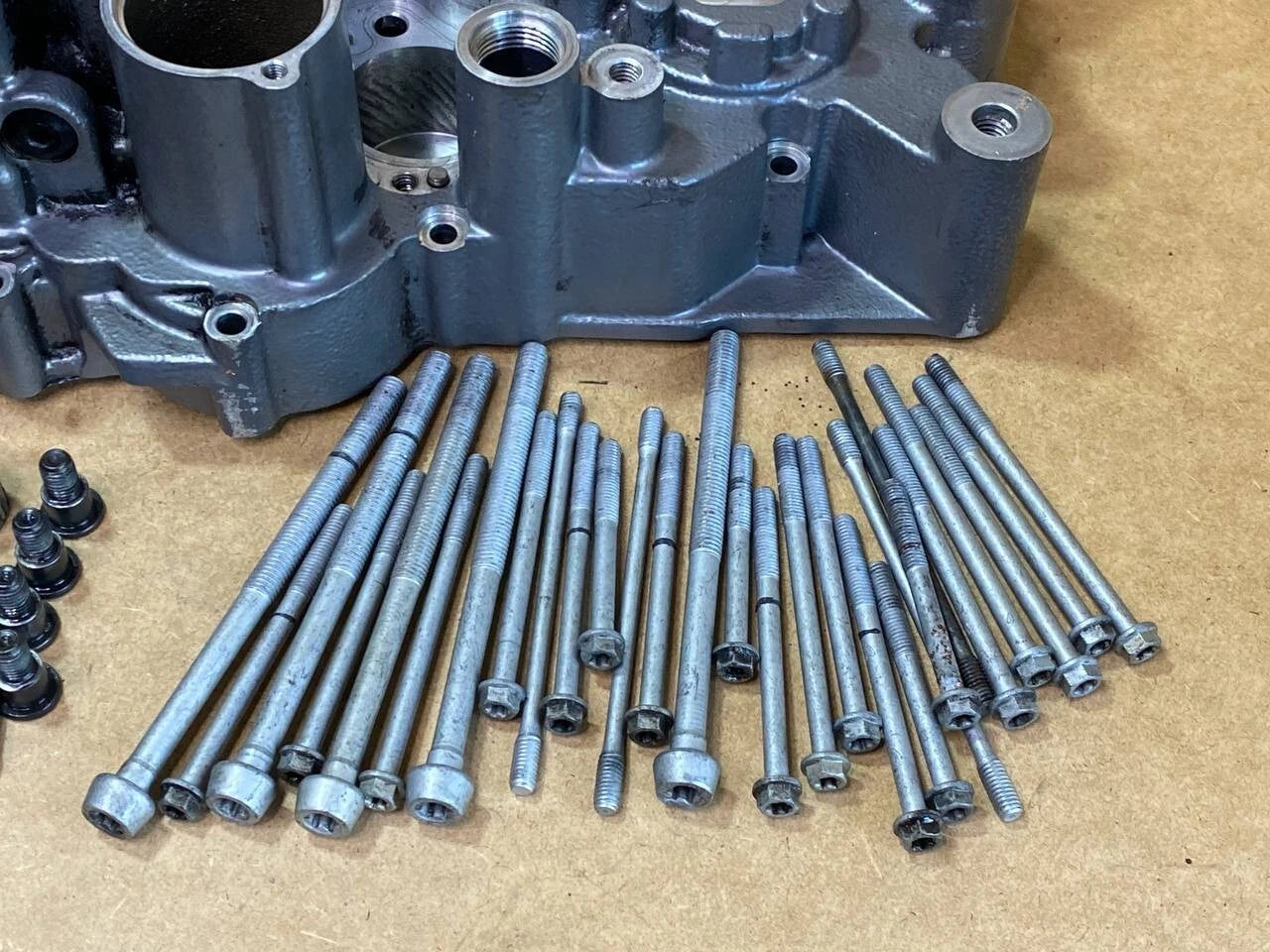 ktm 1290 super duke R 2017-2019 engine crank case casing left 6163000004424